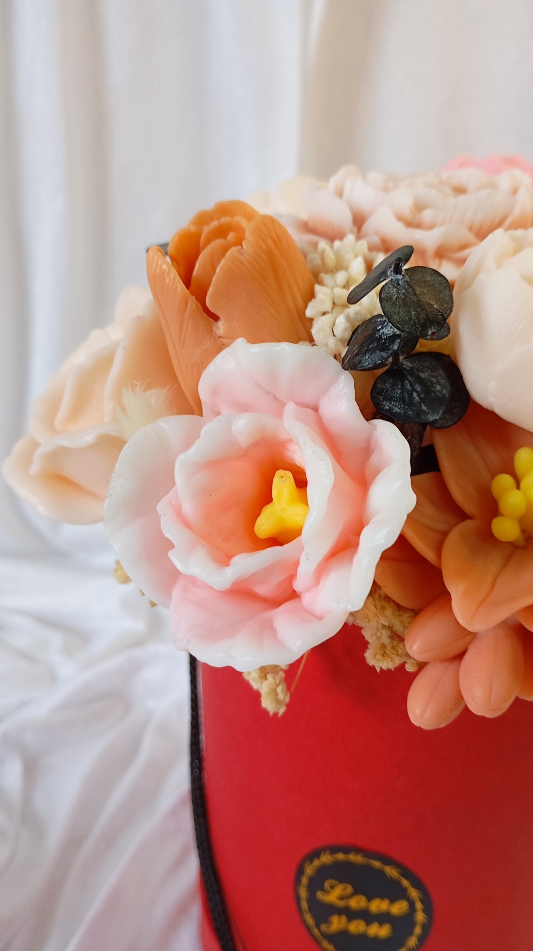 Aranjament din flori de săpun - casă & stil de viață - accesorii pentru decorat casa - suport de flori - cutii flori - Artynos.ro Aranjament din flori de săpun - casă & stil de viață - accesorii pentru decorat casa - suport de flori - cutii flori - Artynos.ro