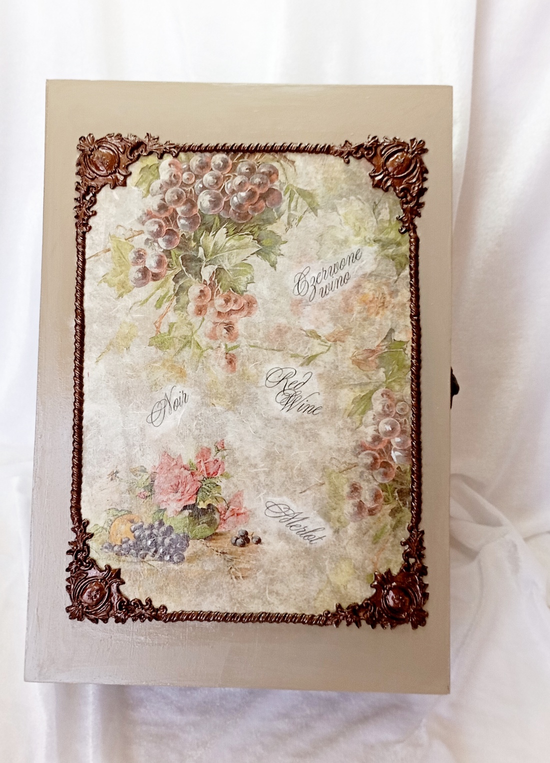 Cutie cadou pentru vin - accessorii și unelte - obiecte de decorare - acril - Artynos.ro Cutie cadou pentru vin - accessorii și unelte - obiecte de decorare - acril - Artynos.ro