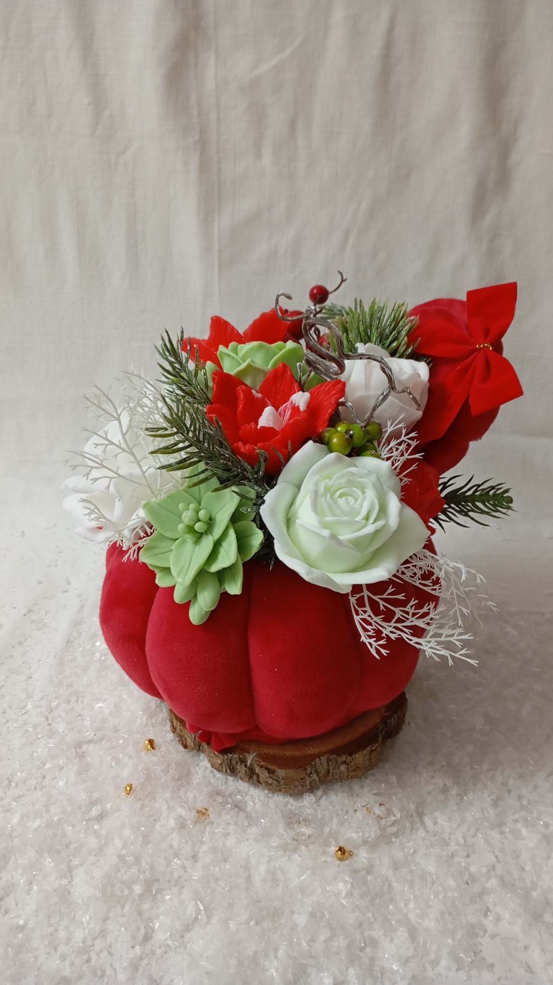 Aranjament cu flori din săpun  - crăciun - decorațiuni de crăciun de casă - decor pentru masă de crăciun - Artynos.ro