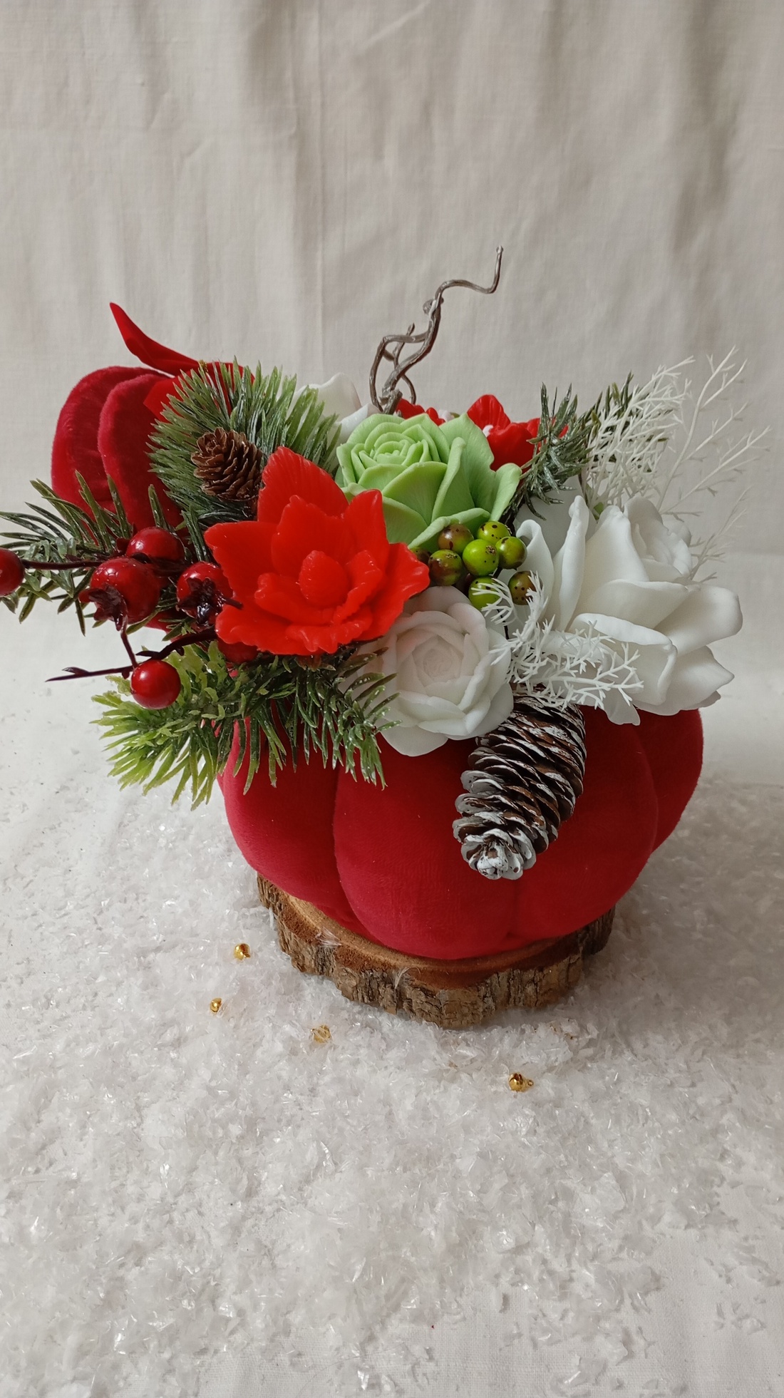 Aranjament cu flori din săpun  - crăciun - decorațiuni de crăciun de casă - decor pentru masă de crăciun - Artynos.ro