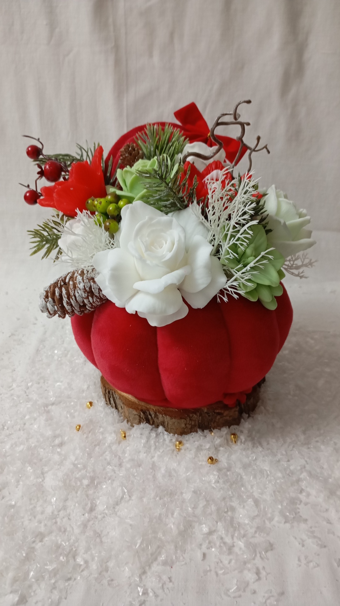 Aranjament cu flori din săpun  - crăciun - decorațiuni de crăciun de casă - decor pentru masă de crăciun - Artynos.ro