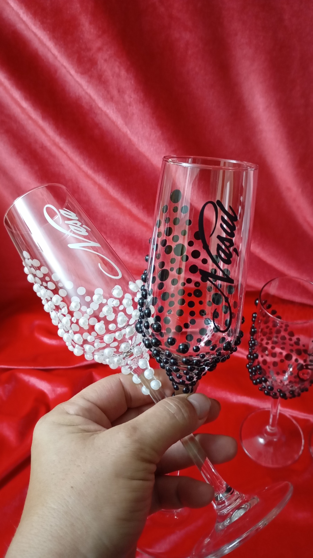 Pahare pentru nunta decorate cu perle - accesorii nuntă - amintiri și cadouri de nuntă - cadou nuntă - pahar de nuntă, set de sticlă - Artynos.ro