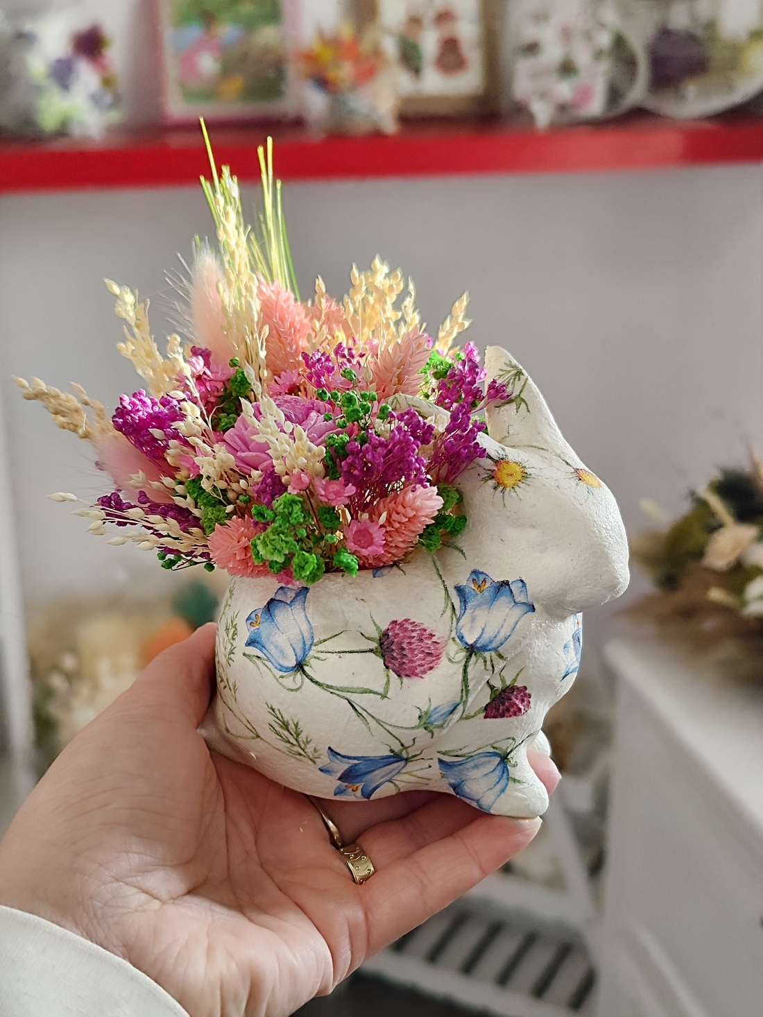 Iepuraș Paște decorat cu flori uscate - casă & stil de viață - accesorii pentru decorat casa - ornamente - Artynos.ro