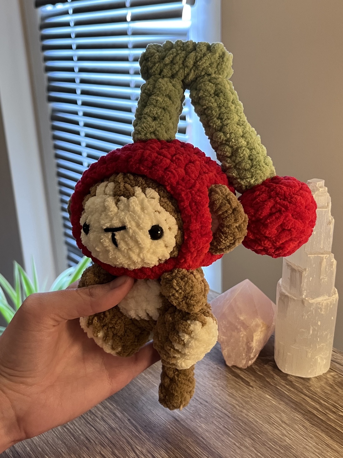 Plu� cro�etat-Cherry Monkey� - jucării și echipamente pentru copii - plușuri - maimuță de pluș - Artynos.ro