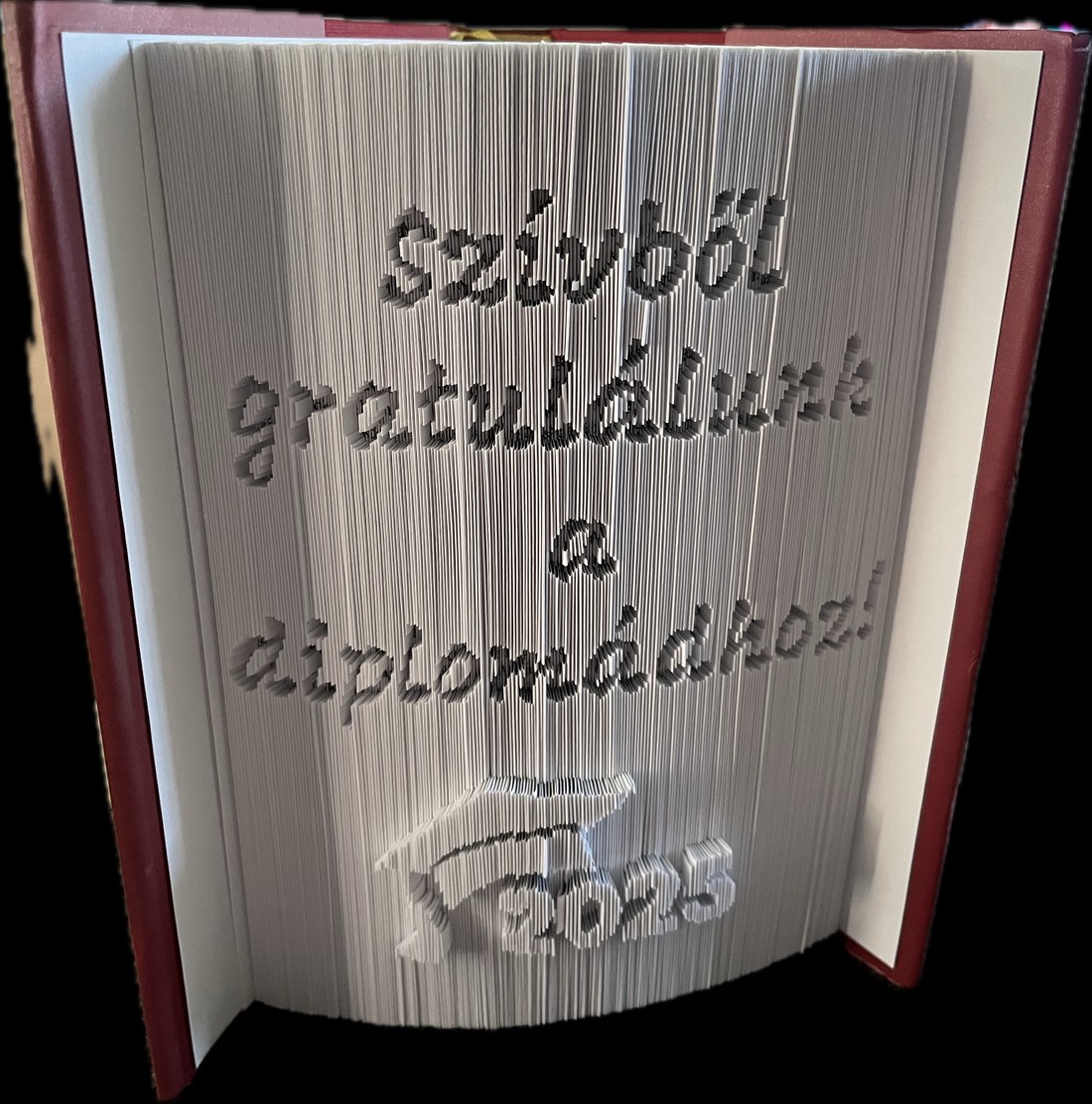 Sculptura unică a cărții de absolvire - casă & stil de viață - accesorii pentru decorat casa - decorațiuni de masă și decorațiuni pentru rafturi  - sculptură de carte, carte pliată - Artynos.ro