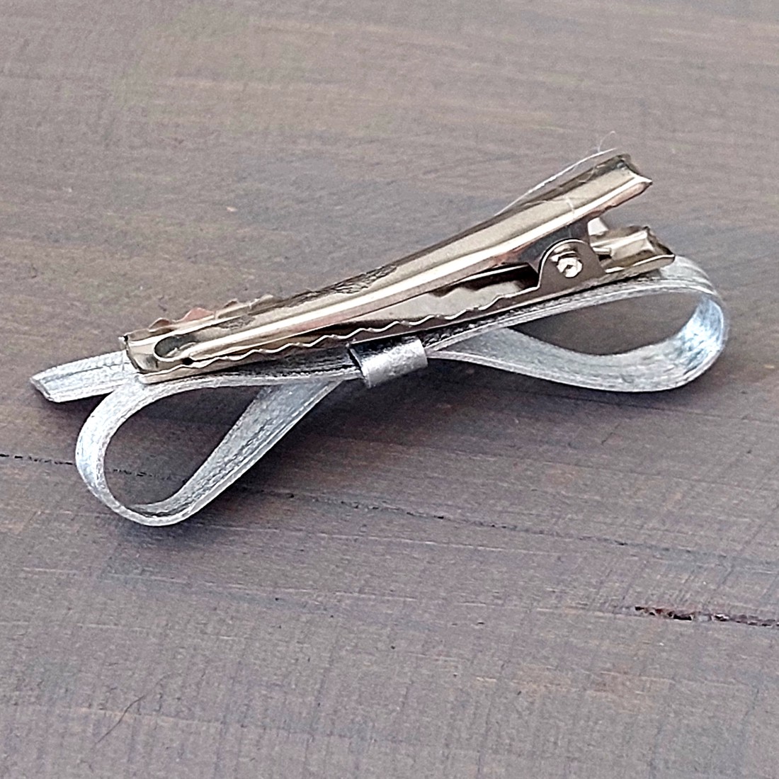 Pin arc de argint și arc de păr -  - Artynos.ro Pin arc de argint și arc de păr -  - Artynos.ro