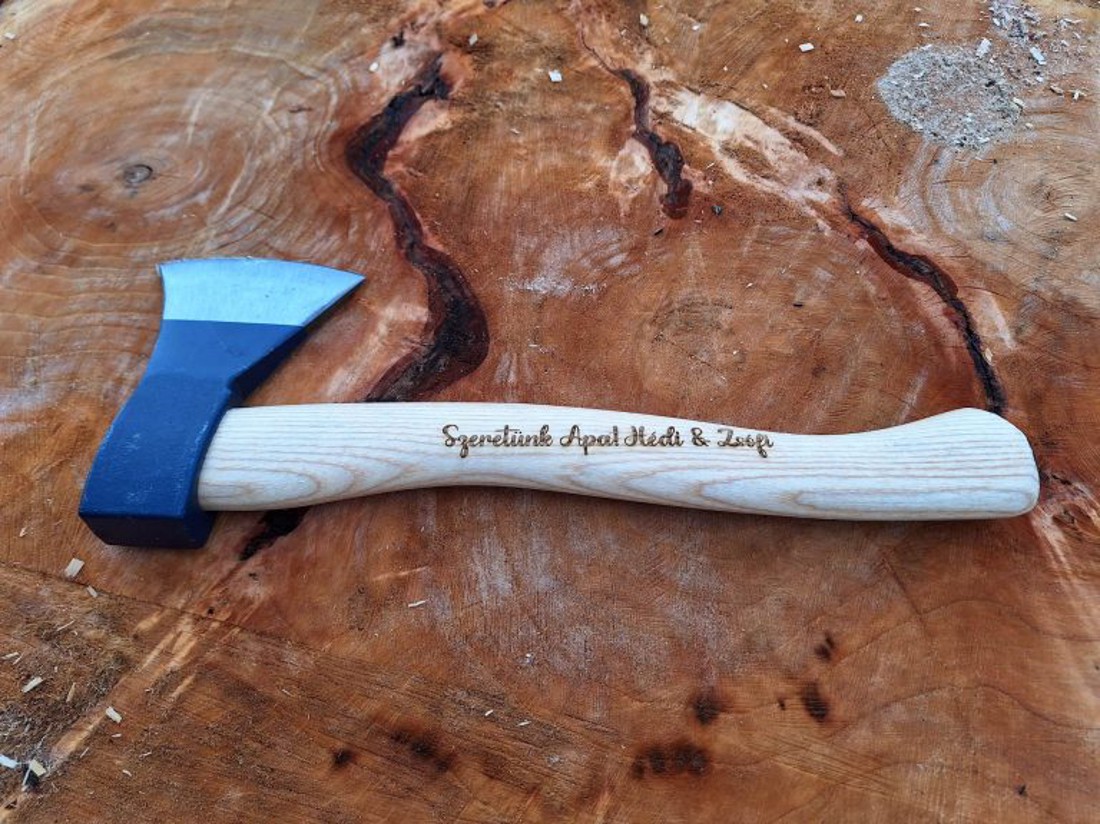 Topor cu gravură unică � numai pentru bărbați adevărați! - casă & stil de viață - accesorii de grădină - unelte de grădinărit - Artynos.ro