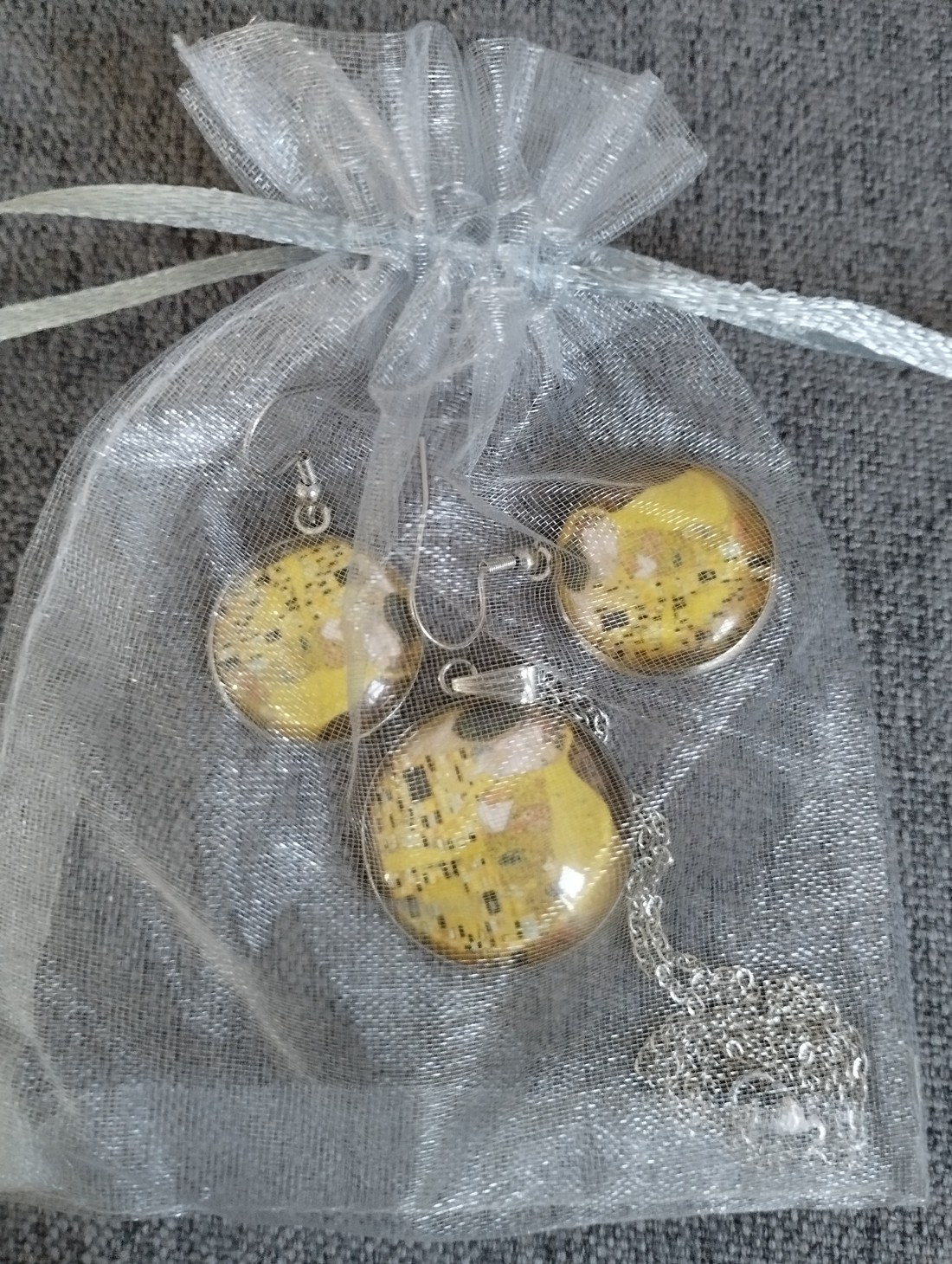 Lentile de sticlă inspirate de Gustav Klimt, set colier și cercei din oțel medical - - Artynos.ro Lentile de sticlă inspirate de Gustav Klimt, set colier și cercei din oțel medical - - Artynos.ro