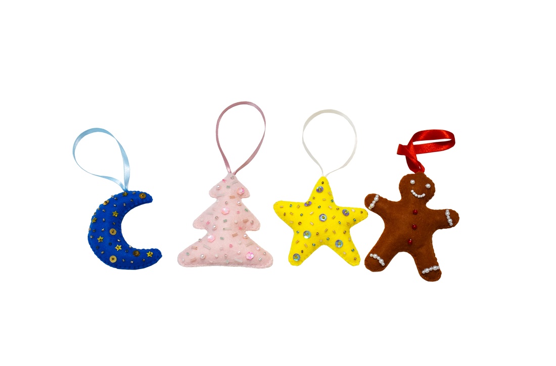 Pachet decorațiuni de Crăciun - set 4 ornamente de fetru brodate - crăciun - decorațiuni de crăciun de casă - globuri de crăciun - Artynos.ro