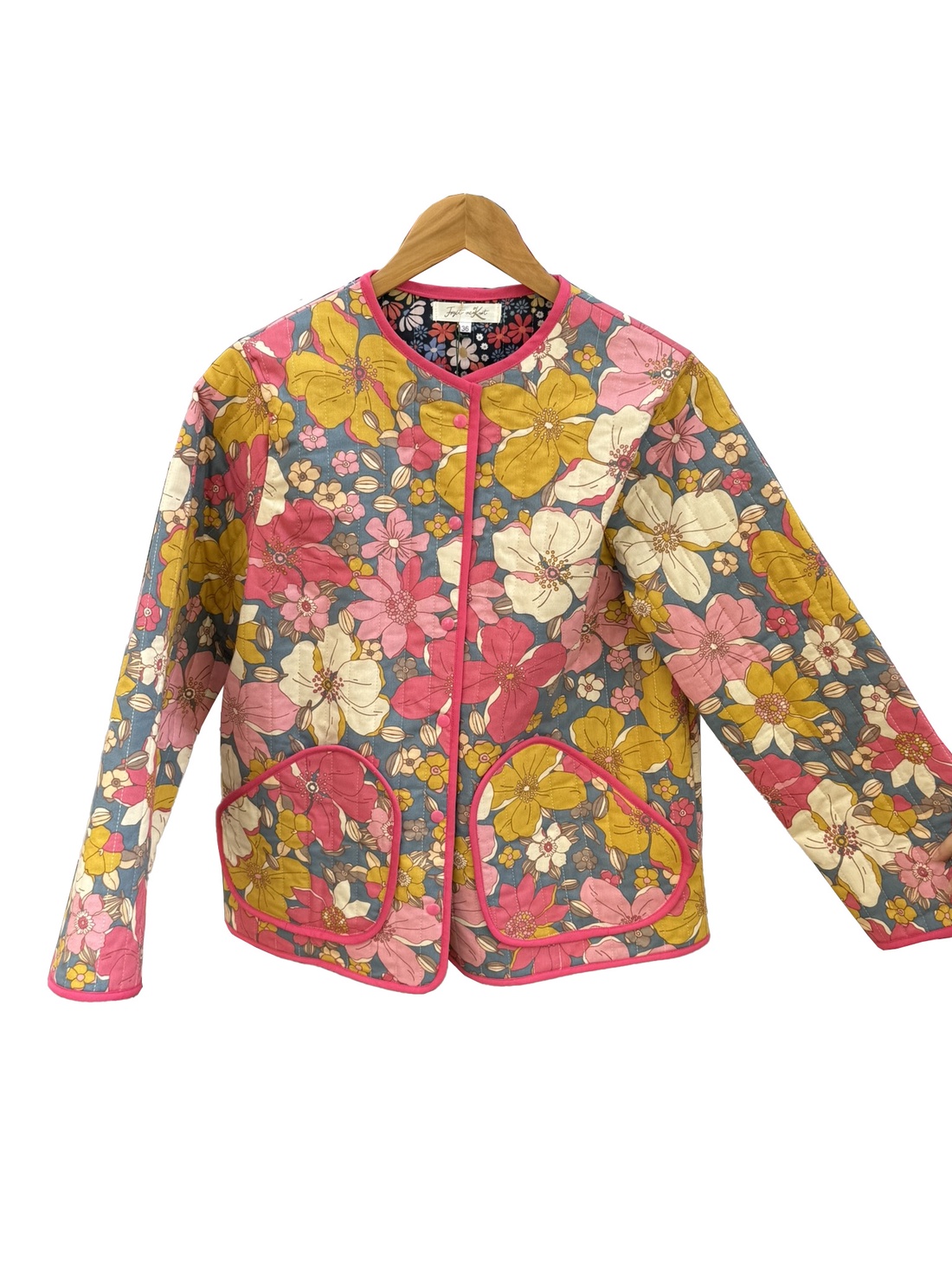 Geacă roz matlasată cu flori - Mărimi 36, 38 - îmbrăcăminte și modă - haine damă - paltoane damă - Artynos.ro