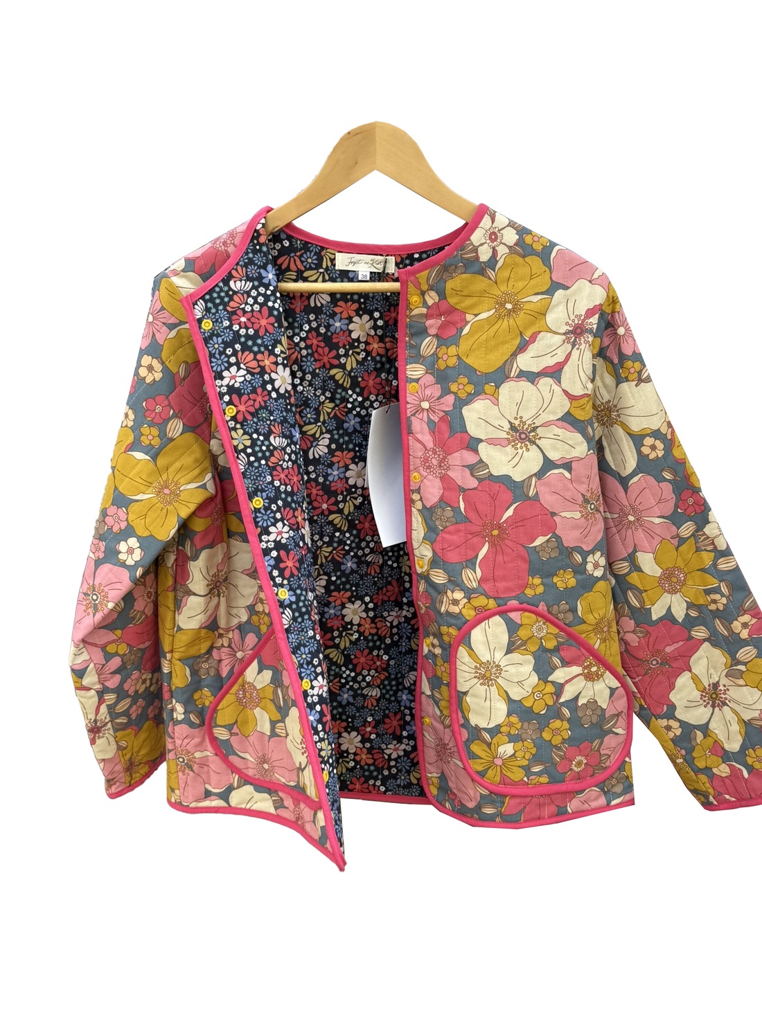 Geacă roz matlasată cu flori - Mărimi 36, 38 - îmbrăcăminte și modă - haine damă - paltoane damă - Artynos.ro