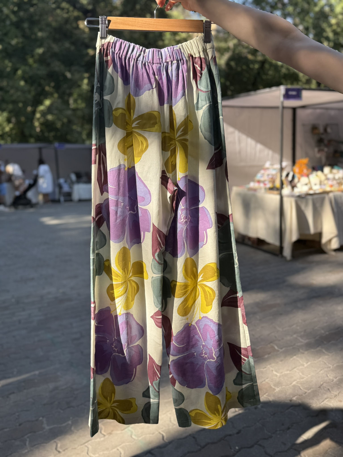 Pantaloni florali lungi din in cu elastic - îmbrăcăminte și modă - haine damă - pantaloni damă - Artynos.ro