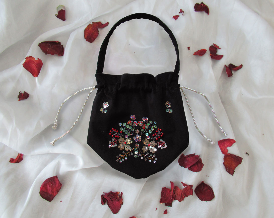 Noir Garden  Geantă de catifea mică brodată cu paiete  Doar la comandă - genți și portofele - genți de mână și umăr - genți de mână - Artynos.ro