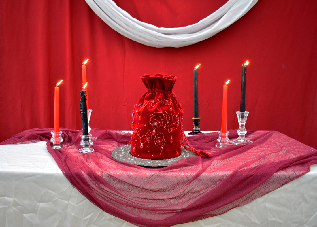 Crimson Eclipse  Geantă de catifea brodată cu cristale  Doar la comandă - genți și portofele - genți de mână și umăr - genți de mână - Artynos.ro