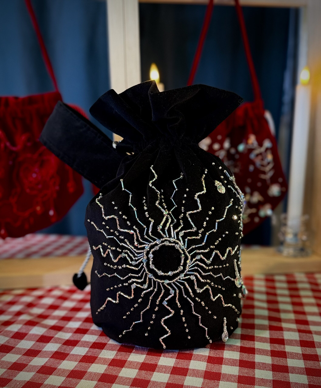Praf de Stele  Geantă de catifea brodată cu cristale  1 buc în stoc - genți și portofele - genți de mână și umăr - genți de mână - Artynos.ro