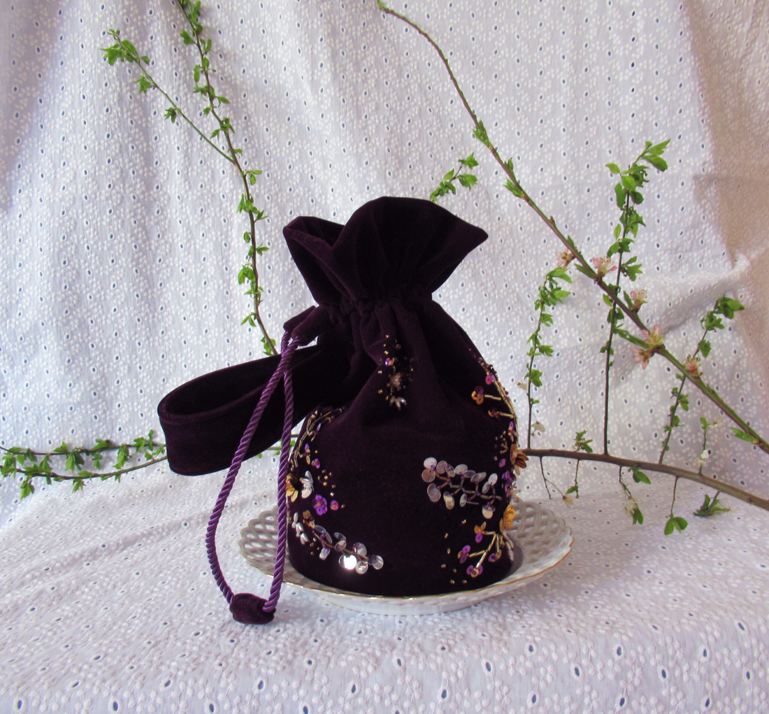 Violet Bloom  Geantă de catifea brodată cu paiete  1 buc în stoc - genți și portofele - genți de mână și umăr - genți de mână - Artynos.ro