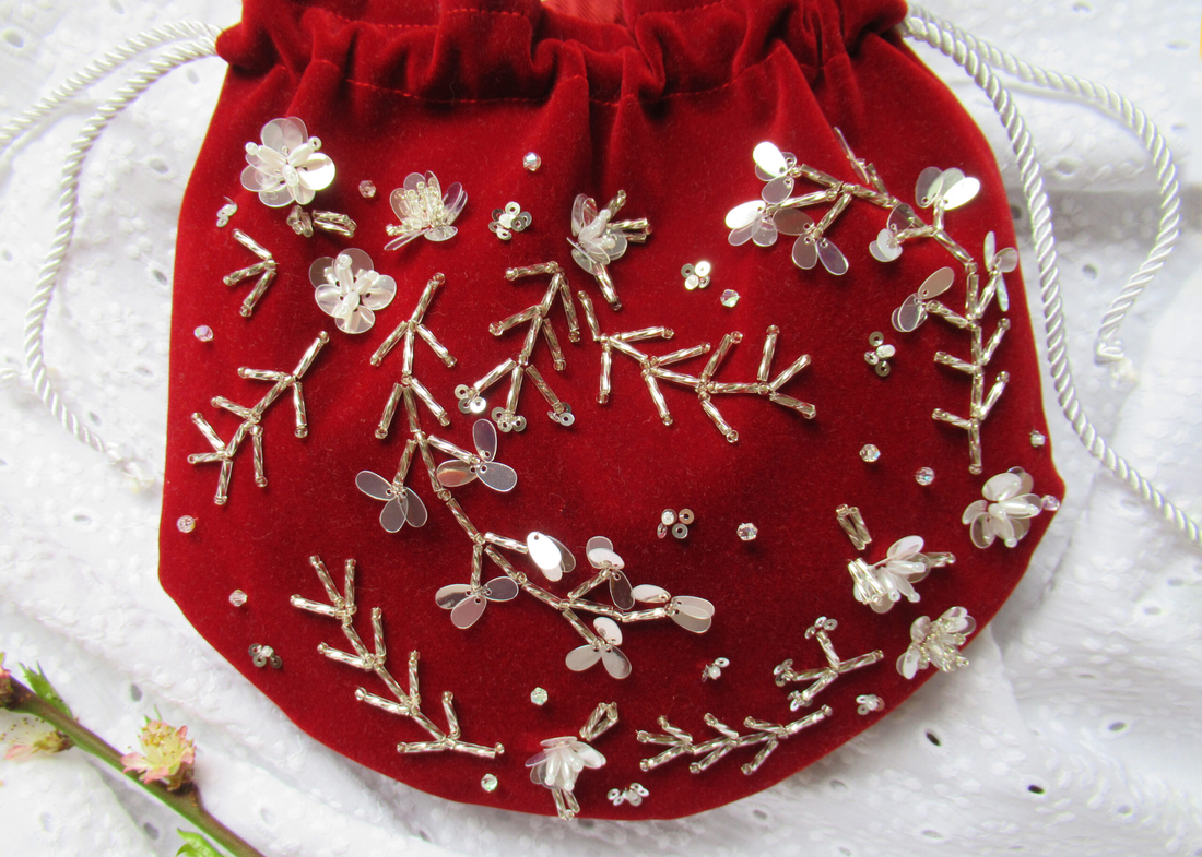 Primavera � Geantă de catifea brodată cu paiete � 1 buc în stoc - genți și portofele - genți de mână și umăr - genți de mână - Artynos.ro