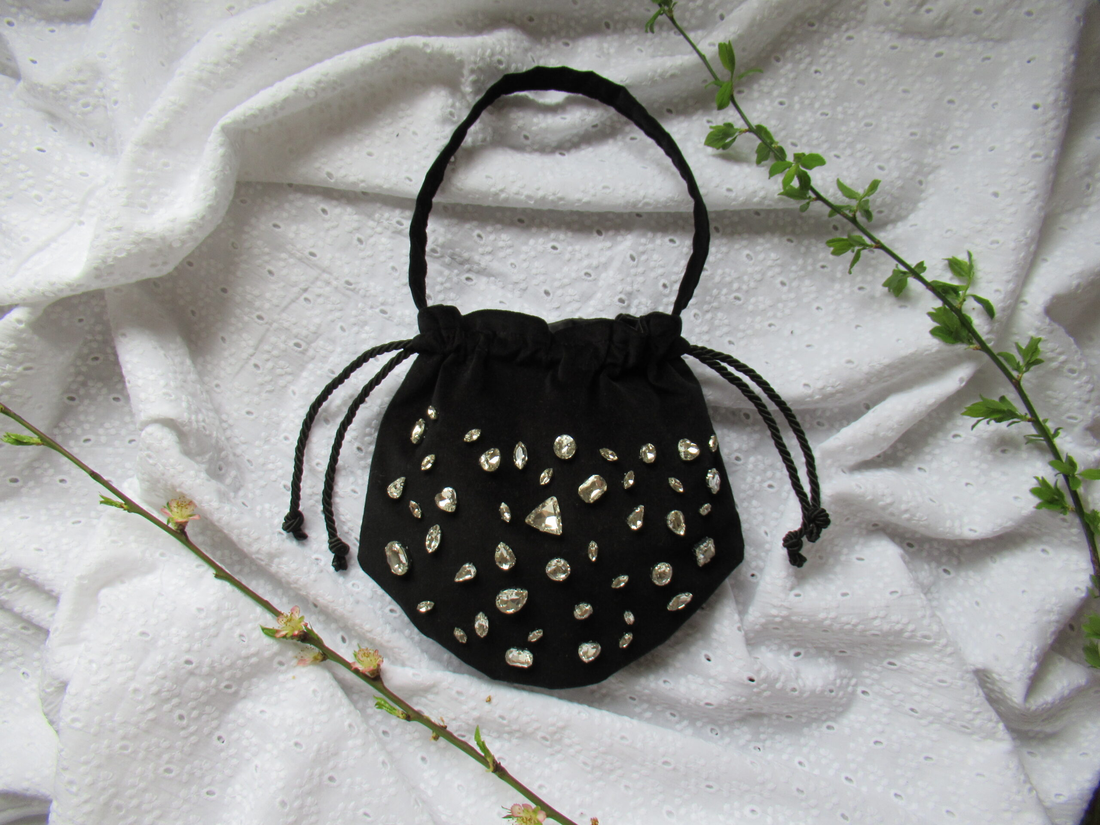 Vis de Cristal � Geantă de catifea brodată cu cristale � 1 buc în stoc - genți și portofele - genți de mână și umăr - genți de mână - Artynos.ro