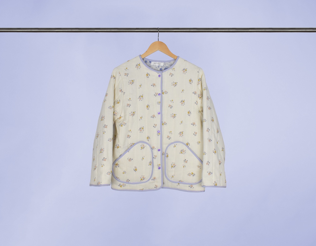 Geacă ecru matlasată cu flori, Mărimea 36, 38 - îmbrăcăminte și modă - haine damă - paltoane damă - Artynos.ro