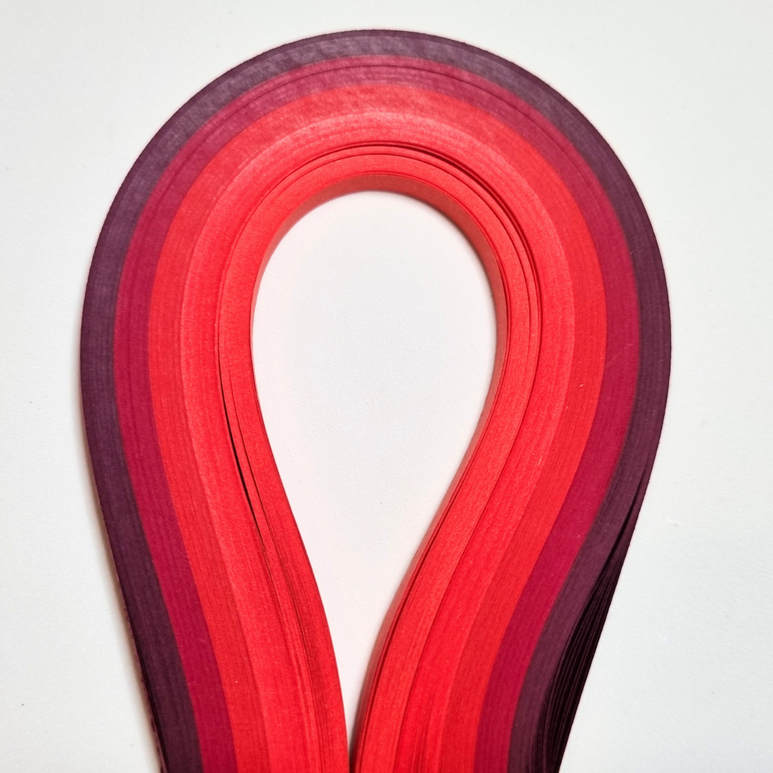 Hartie quilling rosu 5 nuante 1 mm/3 mm/5 mm, pentru bijuterii, tablouri, decoratiuni Craciun, A07 - accessorii și unelte - hârtie - alte hârtii - Artynos.ro