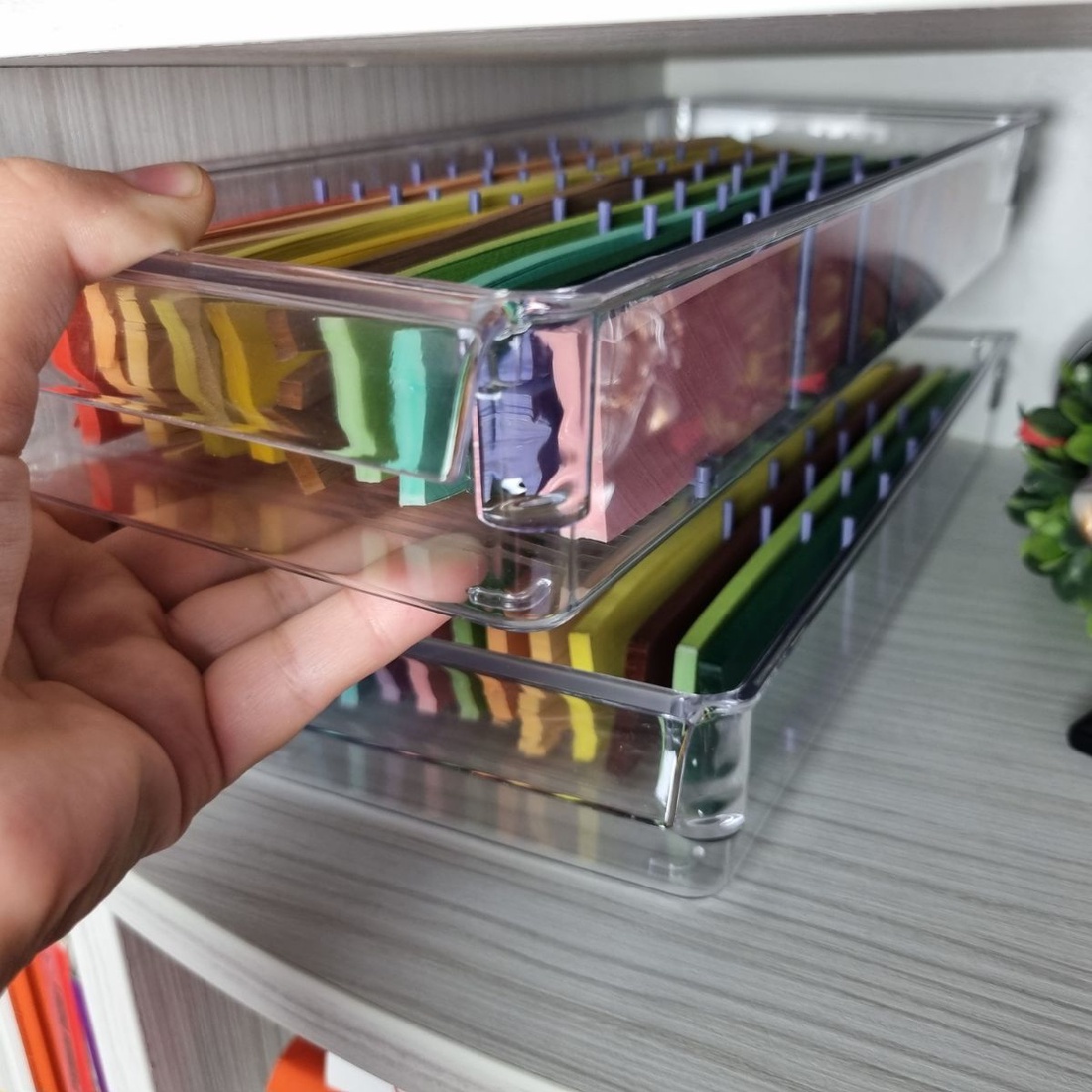 Cutie de depozitare pentru hartie quilling, include stand cu 11 randuri si 120 etichete, 4 cm inaltime - QuillRack - casă & stil de viață - organizare & depozitare - organizator birou - Artynos.ro