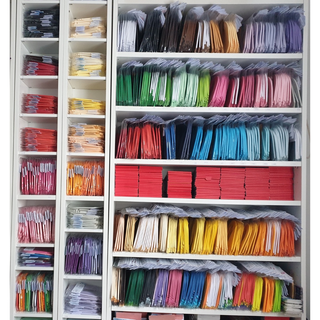 Alege 10 culori - Hârtie Quilling � 1 mm, 3 mm sau 5 mm � 10 pachete - accessorii și unelte - hârtie - scrapbook - Artynos.ro