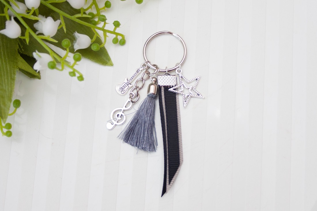 Breloc, ornament pentru geantă - Steaua muzicii - Negru/Gri -  - Artynos.ro