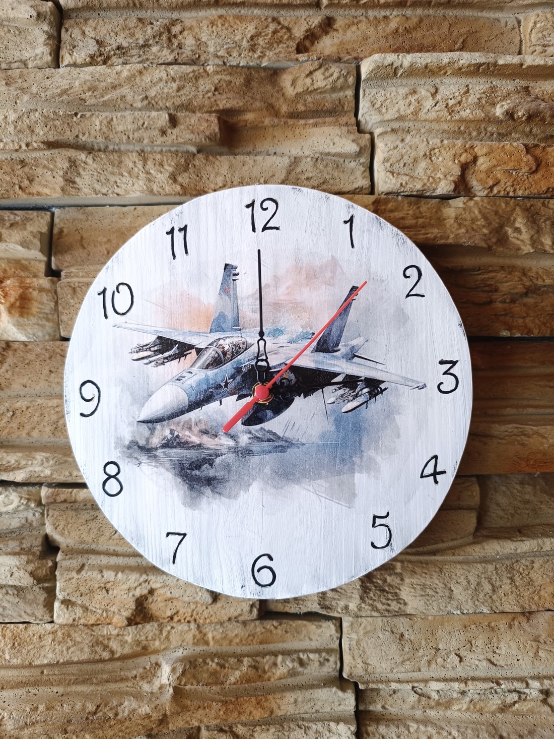 Ceas de perete din lemn cu avion de luptă -  - Artynos.ro