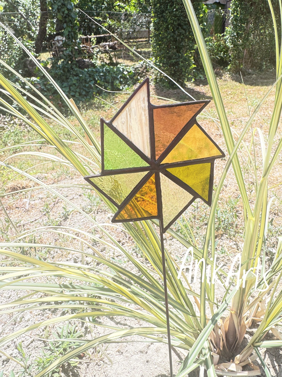 Decorațiune pentru plante Sunflower din sticlă în nuanțe de pământ de la Tiffany -  - Artynos.ro