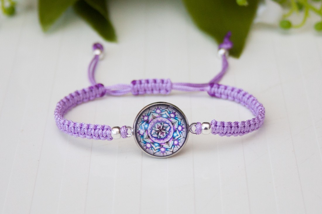 Brățară macramé împletită - Mandala mov deschis -  - Artynos.ro