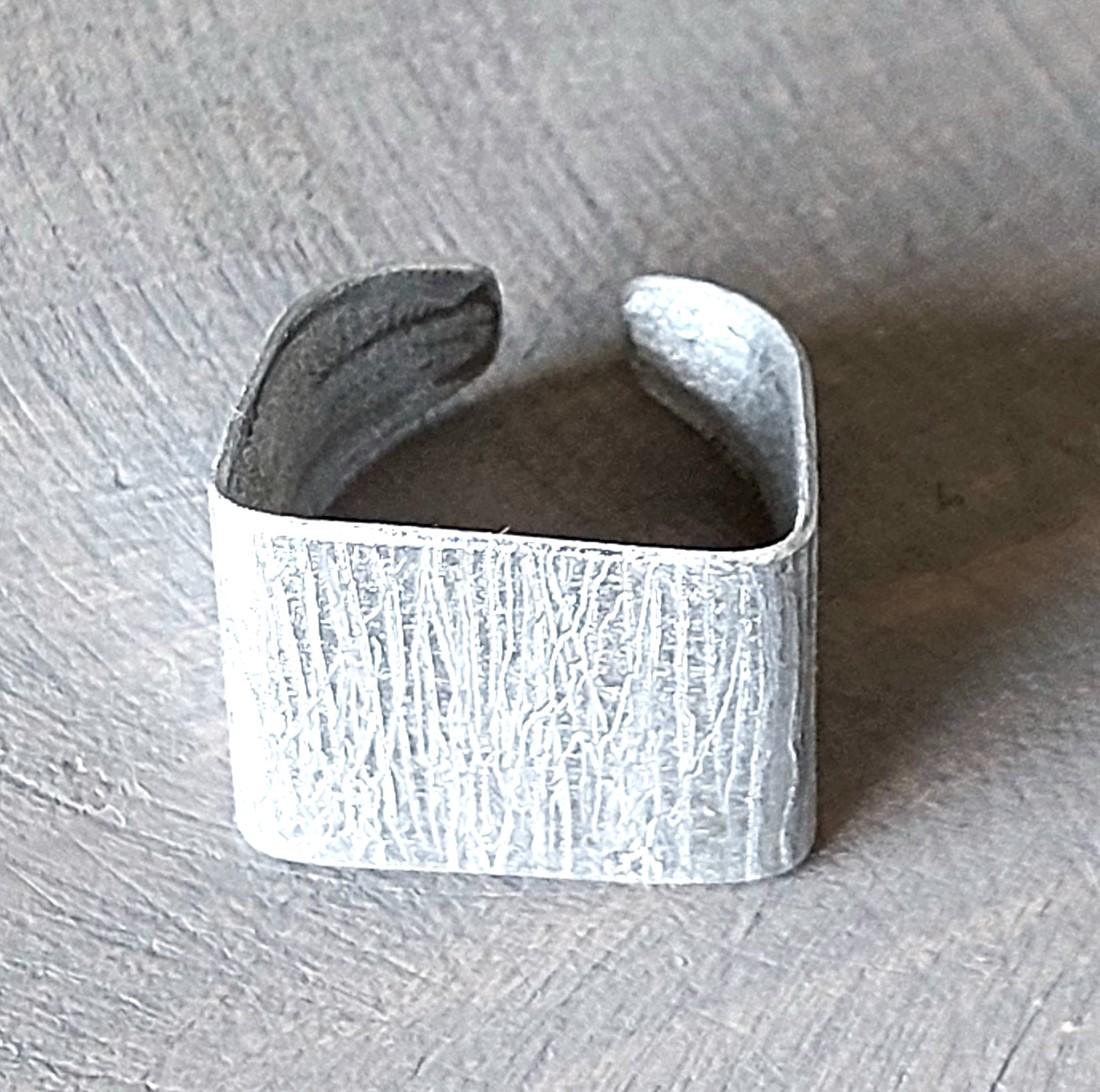 Inel extra minimalist din aluminiu -  - Artynos.ro Inel extra minimalist din aluminiu -  - Artynos.ro