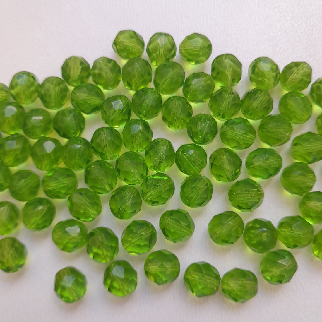 Mărgele cehe fațetate din sticlă - 8mm - 30 buc / pachet - verde - - Artynos.ro Mărgele cehe fațetate din sticlă - 8mm - 30 buc / pachet - verde - - Artynos.ro
