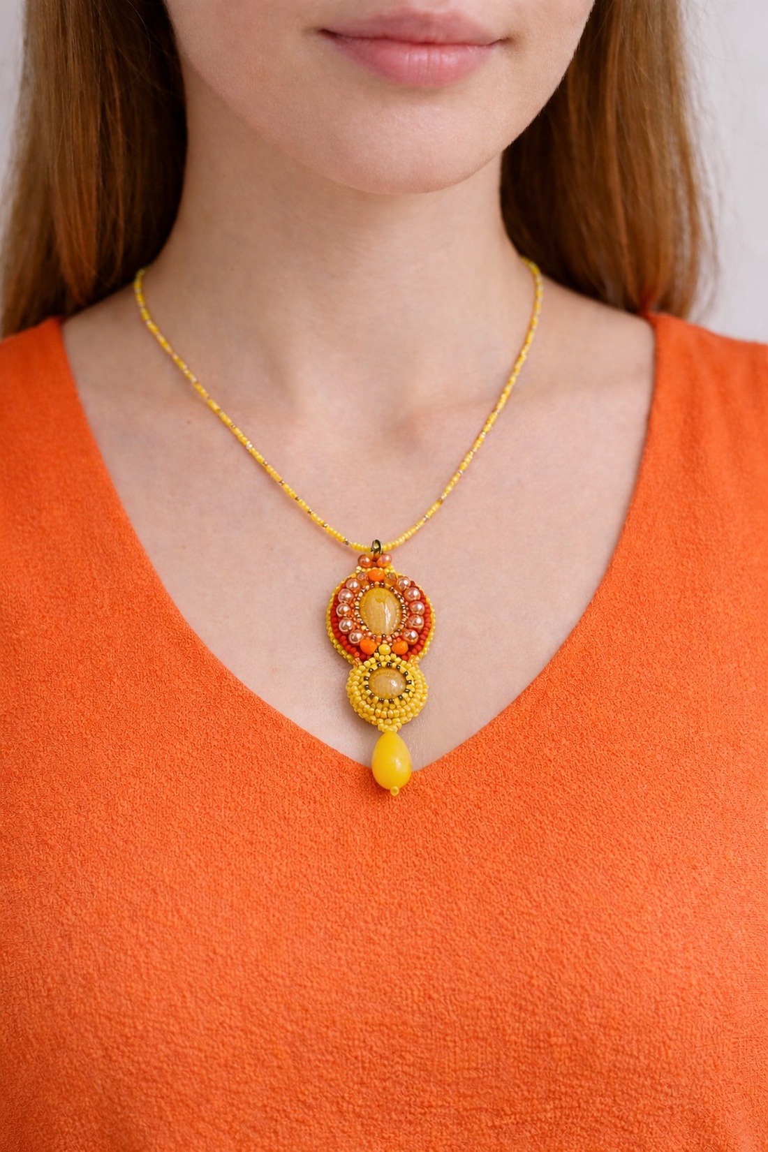 Colier handmade colorat portocaliu galben - bijuterii - coliere - coliere din mărgele - Artynos.ro