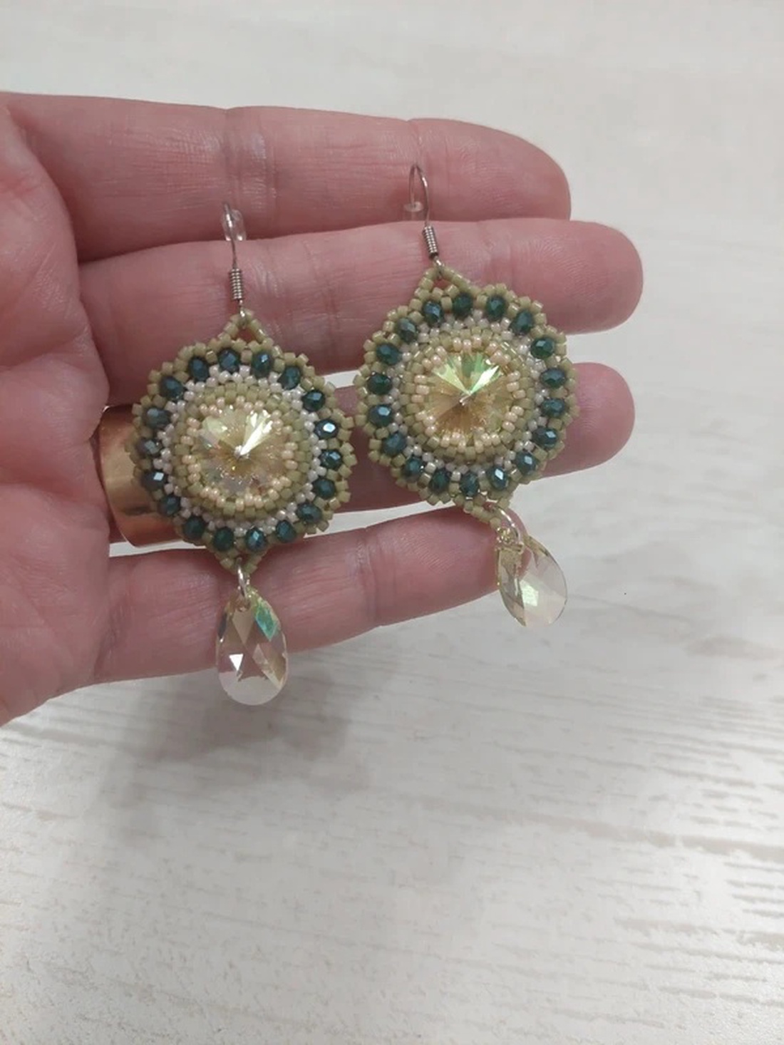 Cercei eleganti cu cristale Swarovski - bijuterii - cercei - cercei din mărgele - Artynos.ro