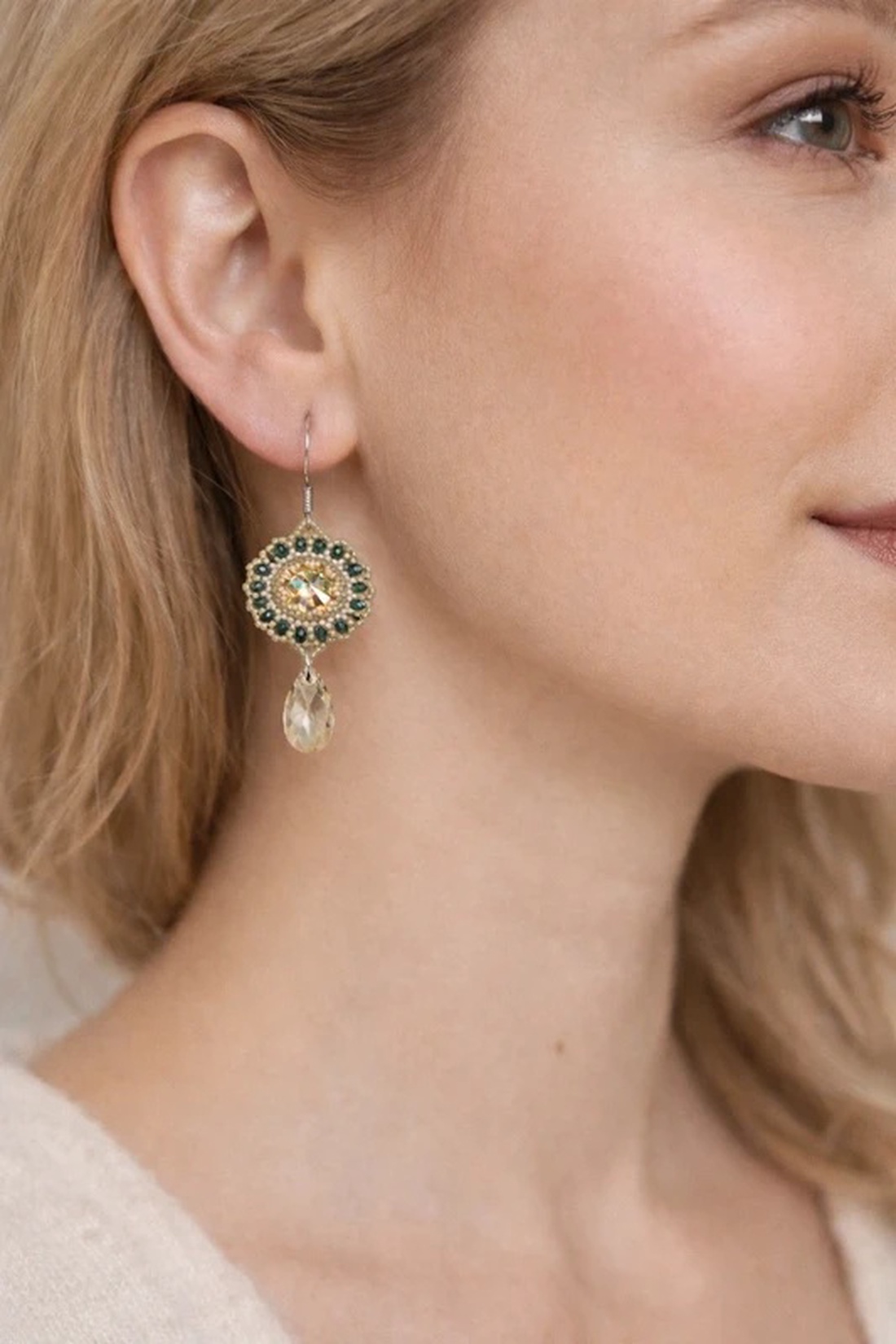 Cercei eleganti cu cristale Swarovski - bijuterii - cercei - cercei din mărgele - Artynos.ro