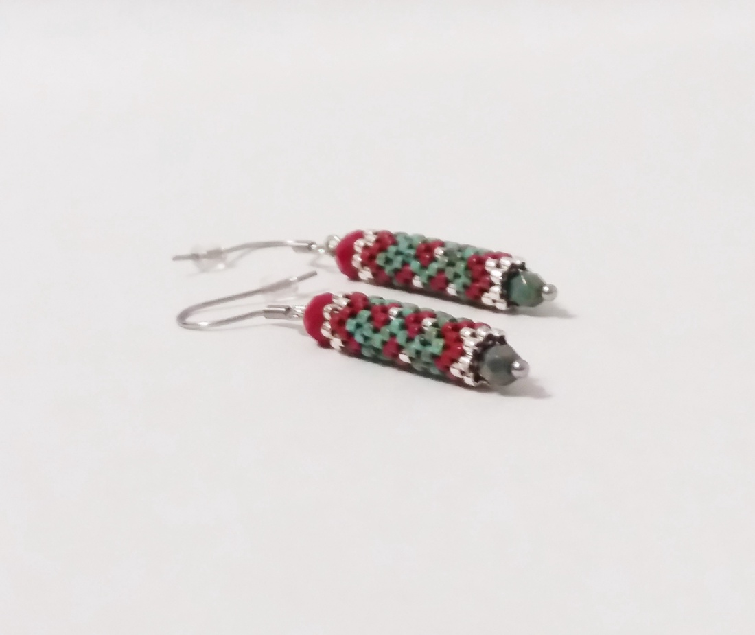 Cercei handmade din margele tesute - bijuterii - cercei - cercei din mărgele - Artynos.ro