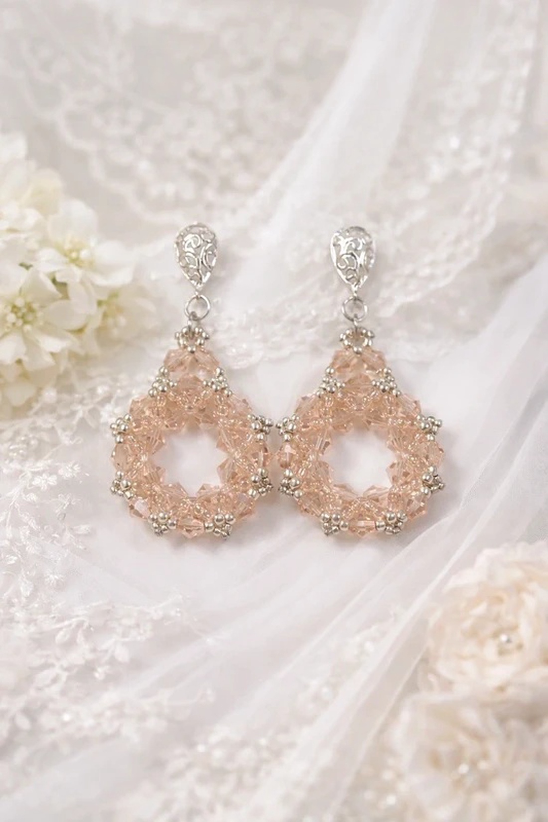 Cercei eleganti cu cristale roz-piersica - accesorii nuntă - bijuterii mireasă - cercei mireasă - Artynos.ro
