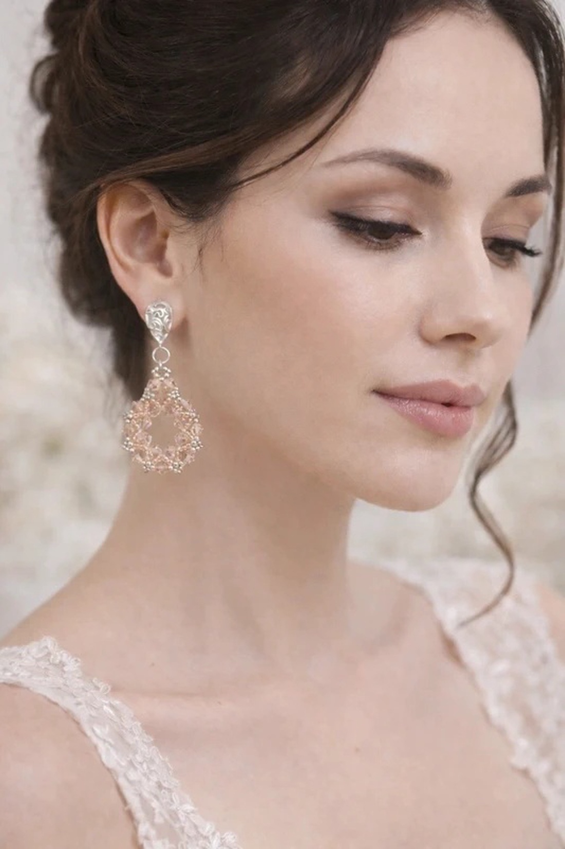Cercei eleganti cu cristale roz-piersica - accesorii nuntă - bijuterii mireasă - cercei mireasă - Artynos.ro