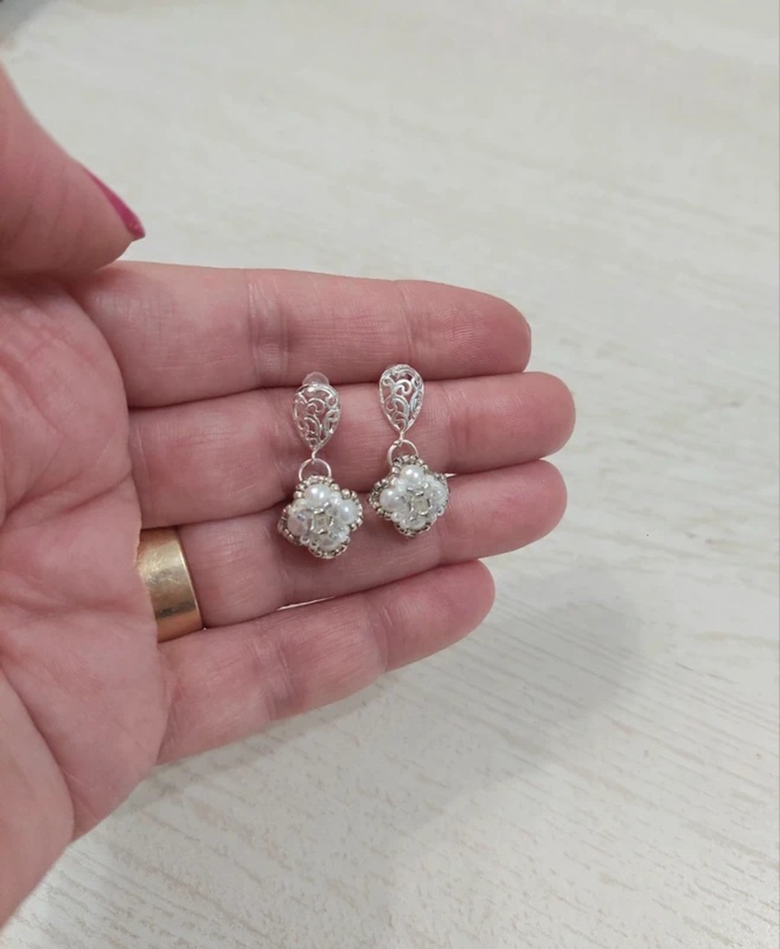 Cercei micuti cu perle pentru mirese - accesorii nuntă - bijuterii mireasă - cercei mireasă - Artynos.ro