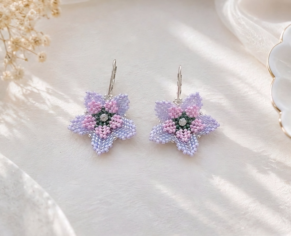 Cercei handmade Floare de Lavandă - bijuterii - cercei - cercei din mărgele - Artynos.ro