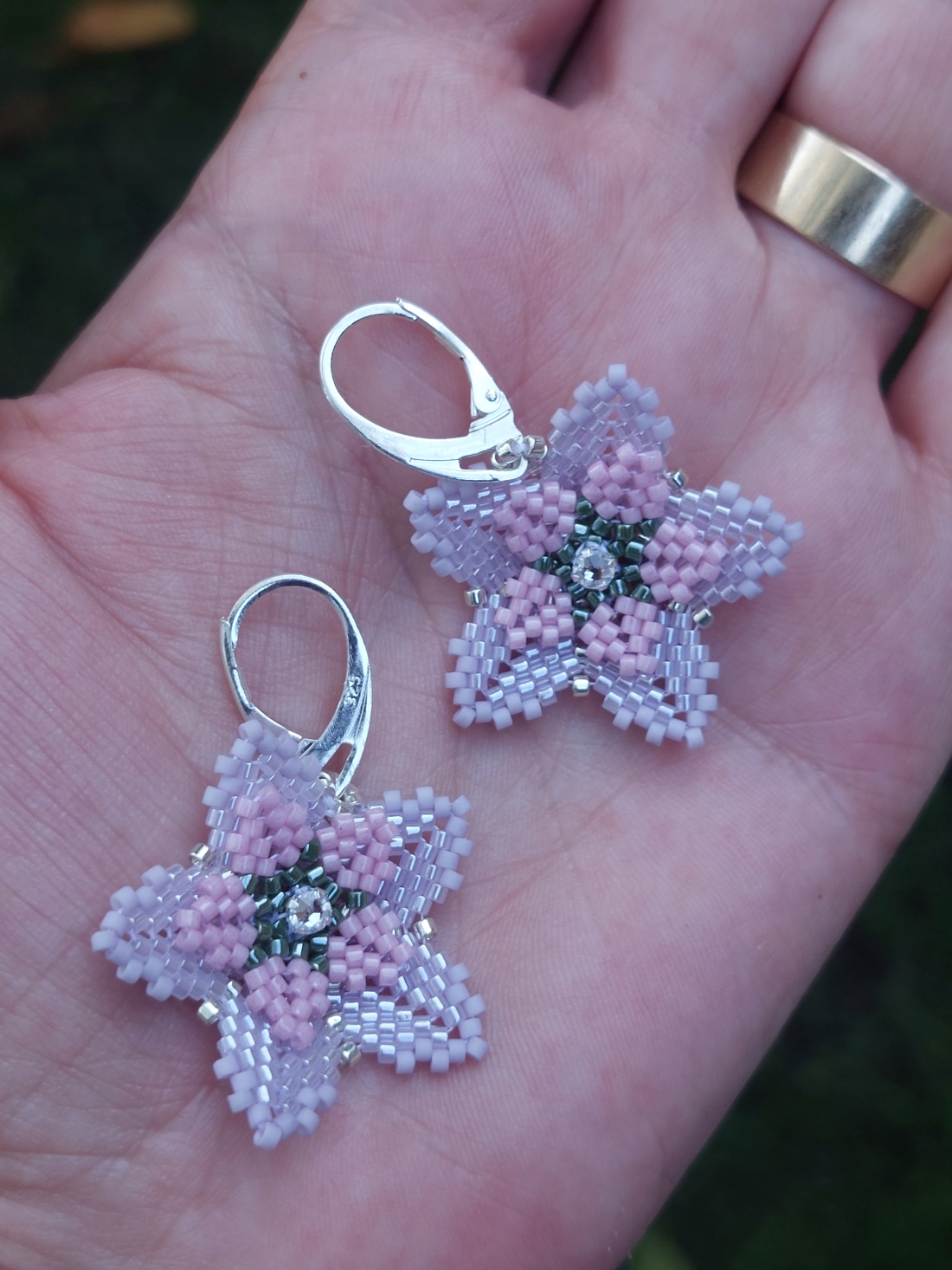 Cercei handmade Floare de Lavandă - bijuterii - cercei - cercei din mărgele - Artynos.ro