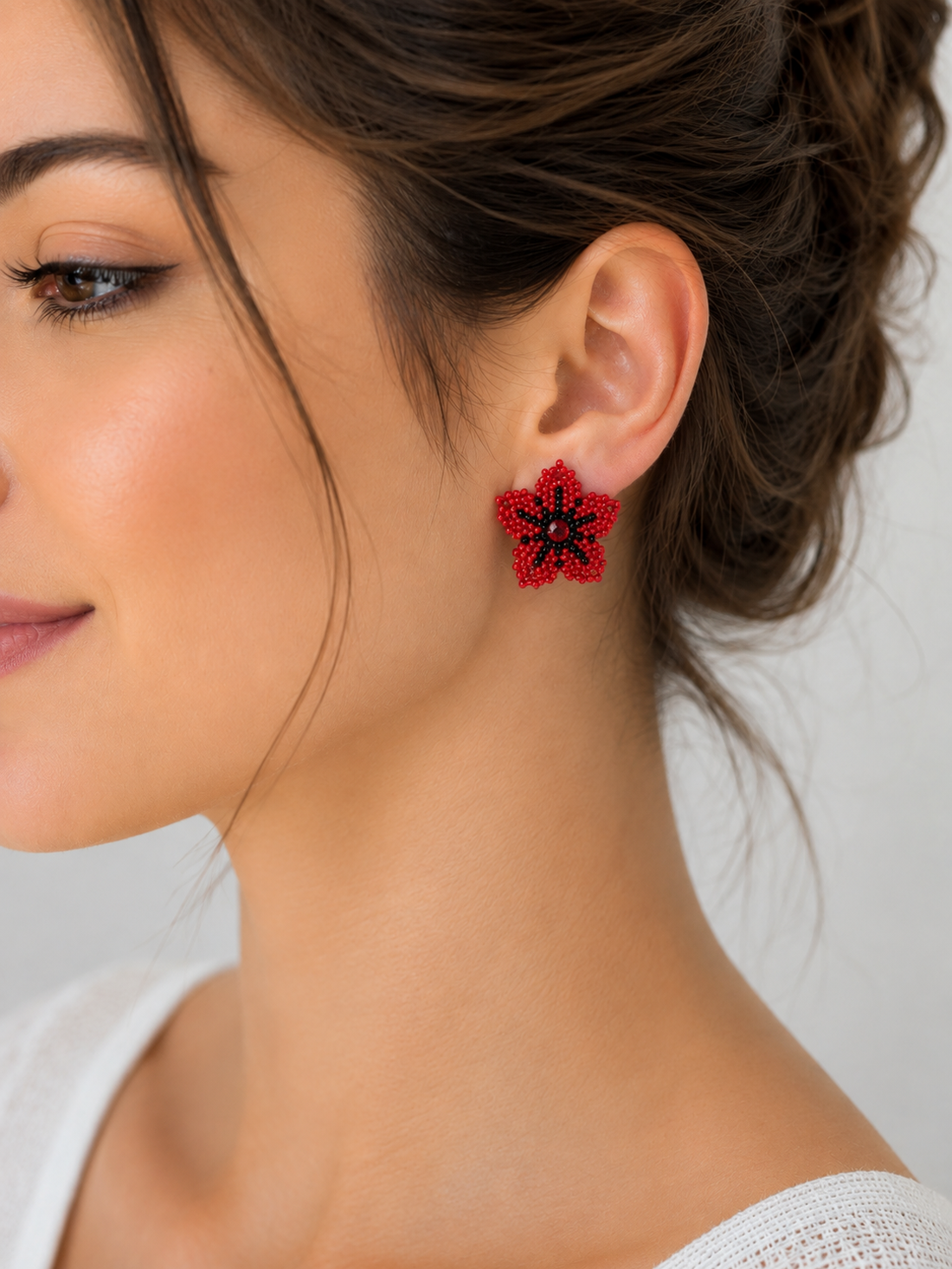 Cercei handmade Floare rosie - bijuterii - cercei - cercei din mărgele - Artynos.ro