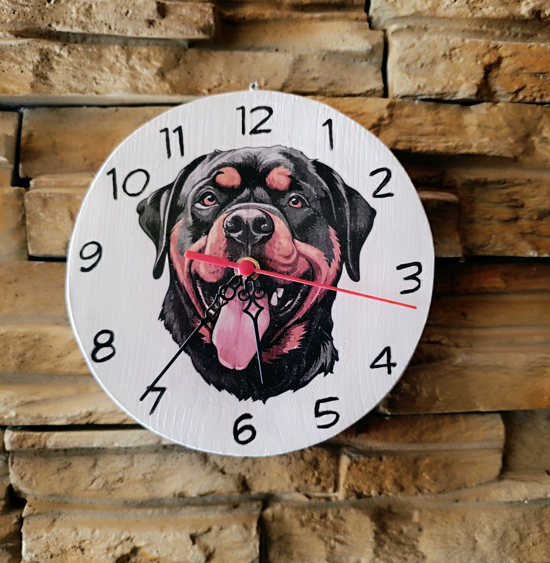 Ceas de perete din lemn cu câine rottweiler - - Artynos.ro Ceas de perete din lemn cu câine rottweiler - - Artynos.ro