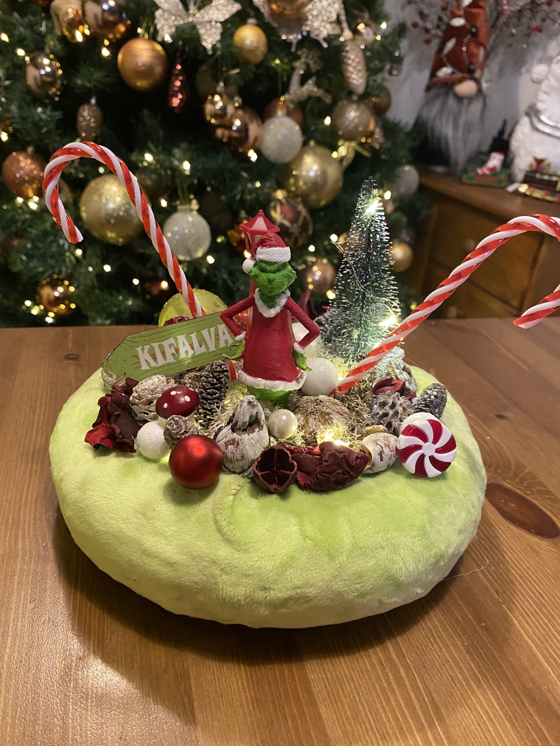 Decorațiuni de Crăciun pentru masa lui Grinch  -  - Artynos.ro