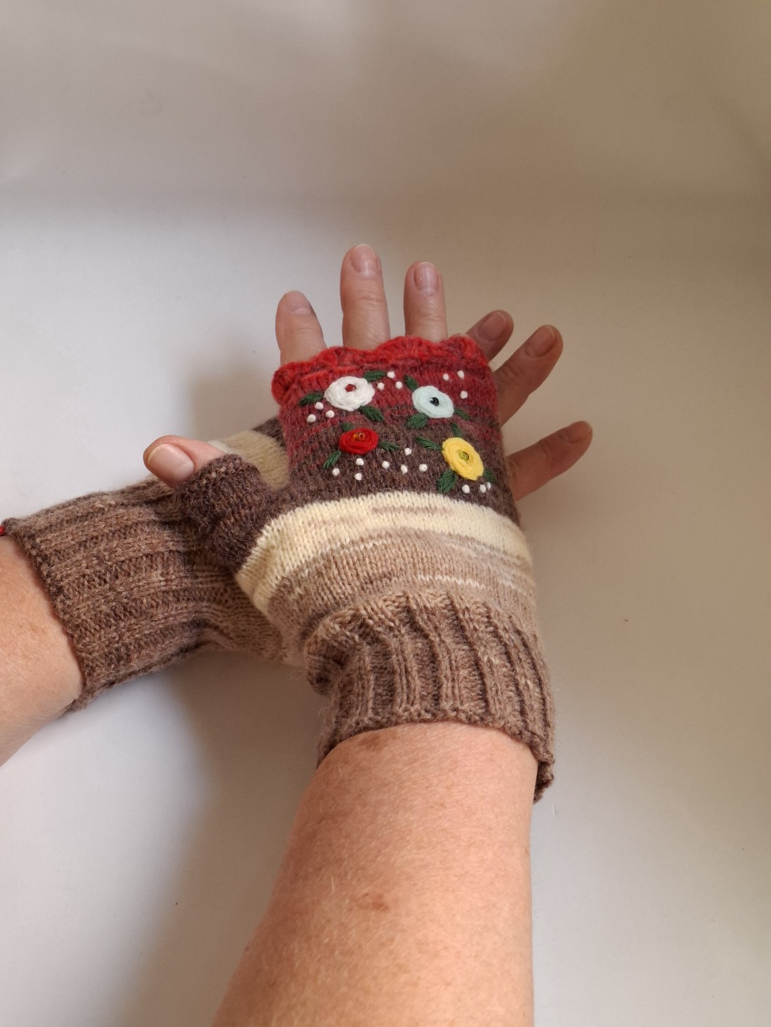 Mănuși tricotate manual, încălzitor de mână - îmbrăcăminte și modă - eșarfe, pălării, fularuri - mănușă - Artynos.ro