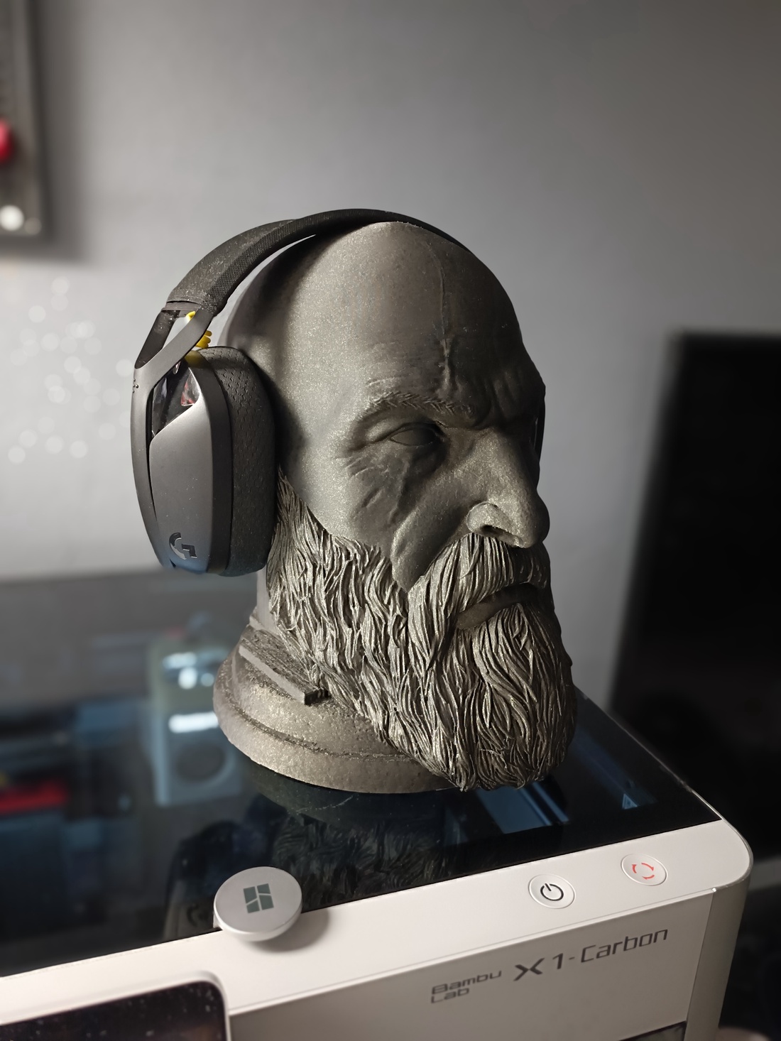 Capul lui Kratos, suport pentru căști, ornament, Zeul Războiului, God of War - accessorii și unelte - obiecte de decorare - plastic - Artynos.ro