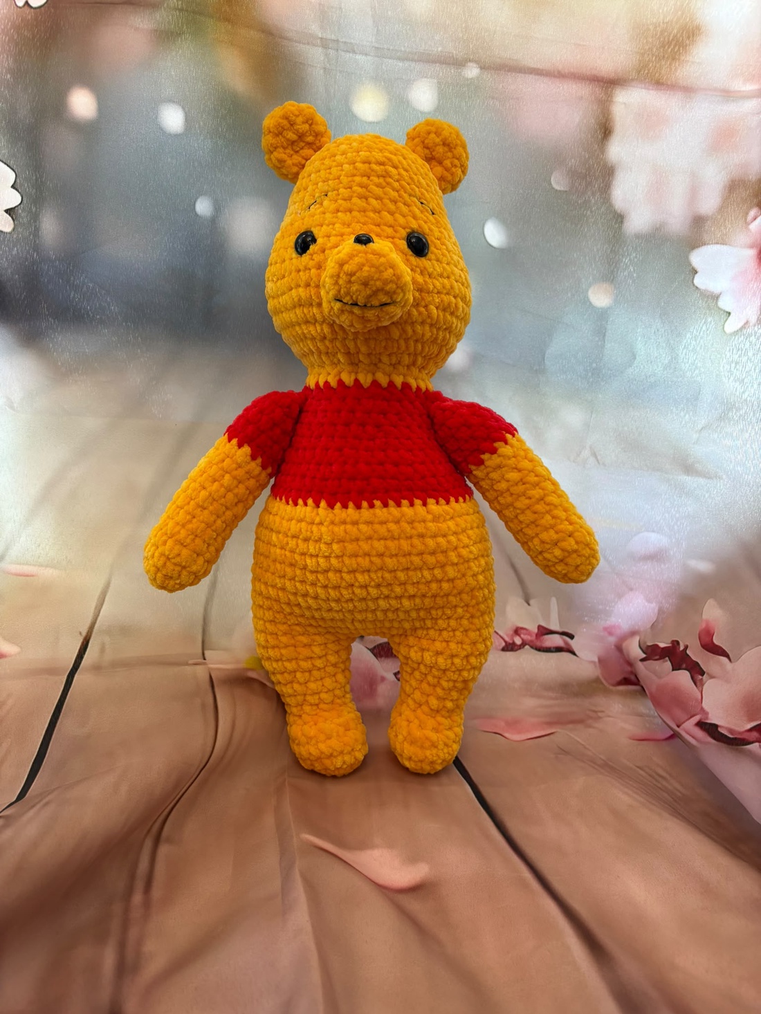 Ursuleț Winnie the Pooh croșetat  - jucării și echipamente pentru copii - daruri de botez - Artynos.ro