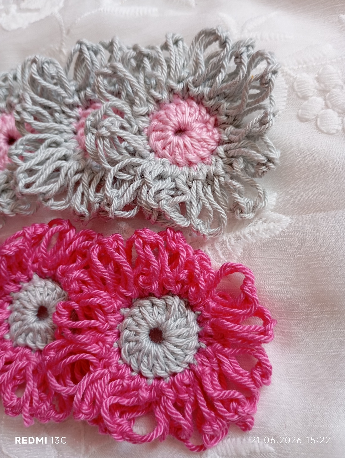 flori mici crosetate - îmbrăcăminte și modă - accesorii păr - accesorii de păr - Artynos.ro