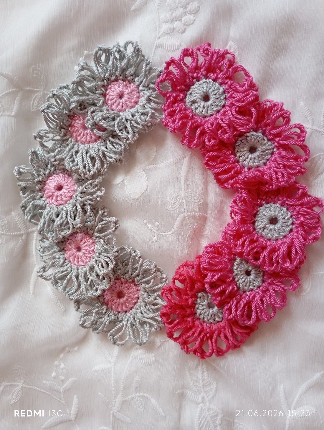flori mici crosetate - îmbrăcăminte și modă - accesorii păr - accesorii de păr - Artynos.ro