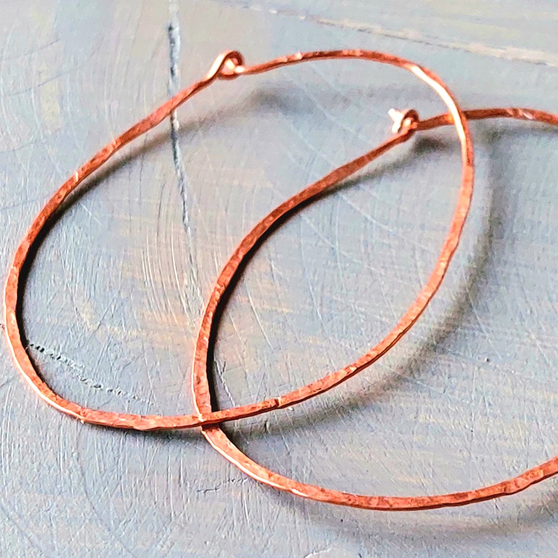 Cercei cu design oval din cupru -  - Artynos.ro Cercei cu design oval din cupru -  - Artynos.ro